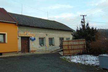 Západní strana tvrze (© Dušan Dohňanský 01/2021)