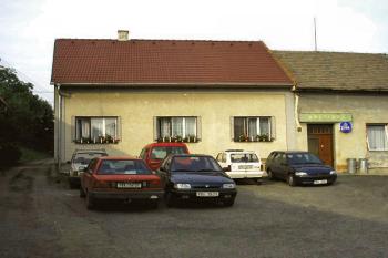 čelní pohled na č.p. 46 (tvrz ?) ( © Ondřej Štěpánek 07/2006)