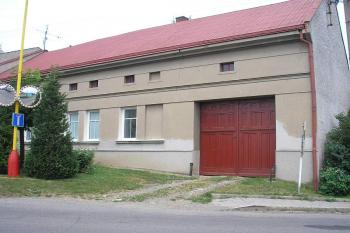 čelní pohled na č.p.1 (tvrz ?) ( © Ondřej Štěpánek 07/2006)