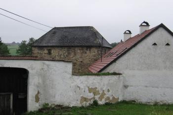 Sudkův Důl - tvrz (© Helena Dvořáková 06/2006)
