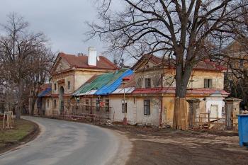 celková rekonstrukce zámku v r. 2013 novým vlastníkem panství, Jiřím Lobkowitzem (© Rodochrozit, 03/2013)