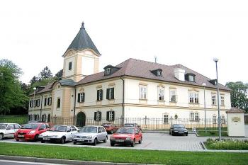Zámek od jihovýchodu ( © Pavel Vítek 07/2006)