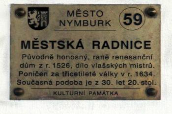 Tabulka s informacemi na budově ( © Aleš Marek 07/2006)