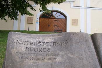 Slatinice - Lichtenštejnský dvůr (© Ivo Rozehnal, 06/2011)