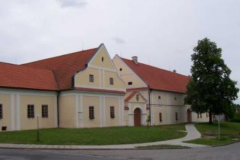 Slatinice - Lichtenštejnský dvůr (© Ivo Rozehnal 2006)