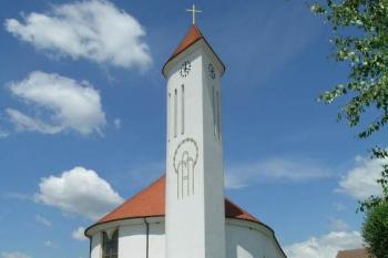 Louka - kostel Panny Marie Růžencové (© Hana Kubikova 06/2006)