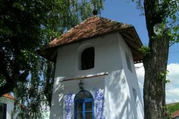 Louka - kaplička (© Hana Kubikova 06/2006)
