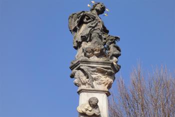 barokní sloup sv. Jana Nepomuckého - detail (© Zbyšek Suchý, 04/2011)