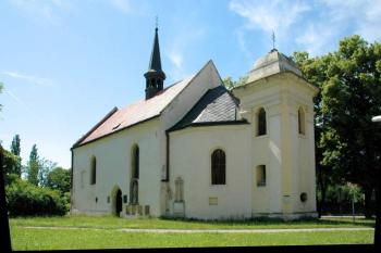 Celkový pohled na kostelík (© Aleš Marek 07/2006)