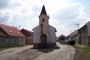 Otonovice - kaple sv.Cyrila a Metoděje (© Ivo Rozehnal, 04/2011)