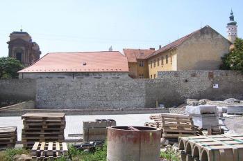Úsek severní hradby (© Jan P. Štěpánek 07/2006)