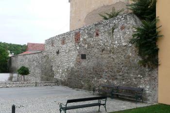 úsek městské hradby na severním okraji města ( © Jan P. Štěpánek 07/2008)