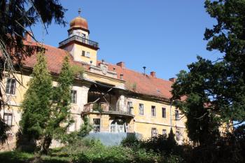 Zámecká budova od jihu ( © Ivan Grisa 08/2009)