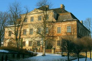 Průčelí zámku ( © Pavel Vítek 01/2006)