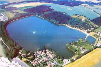 Letecký pohled přehrady v Bašce ( © Povodí Odry)