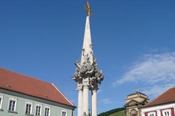 dominanta mikulovského náměstí - sloup Nejsvětější Trojice ( © Jan P. Štěpánek 07/2010)