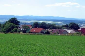 Obec Doubravice - pohled od východu (© Jiří Cukr 07/2006)