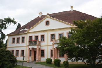 Západní průčelí proboštství ( © Ivan Grisa 07/2011)
