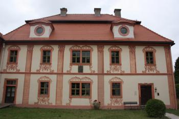 Dům hostí sv. Hedviky: jižní průčelí ( © Ivan Grisa 07/2011)