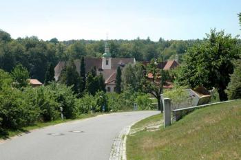 Cesta ke klášteru ( © Aleš Marek 07/2006)
