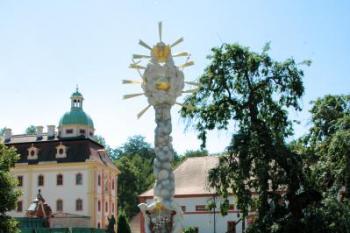 Kašna s pramenem třech svatých ( © Aleš Marek 07/2006)