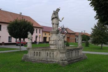 Kralice na Hané - sousoší sv. Jana Nepomuckého ( © Ivo Rozehnal 09/2015)