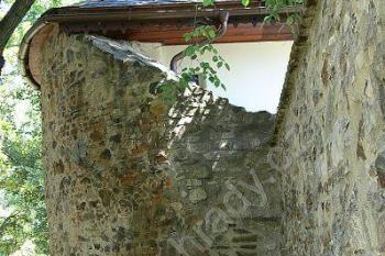 Severní bašta od jihu ( © Petr Turyna 07/2006)
