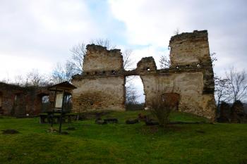 Zřícenina zámku Zásadka (© Vlastislav Mareček, 12/2015)