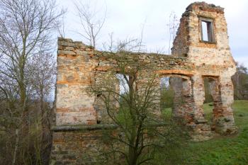 Zřícenina zámku Zásadka (© Vlastislav Mareček, 12/2015)