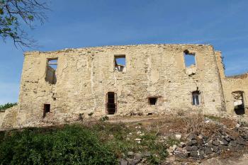 Torzo gotického paláce. ( © Radovan Smokoň 05/2007)