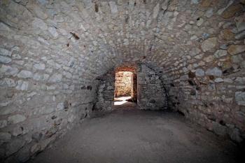 menší sklep pod nádvorním traktem severního křídla ( © Pavel Zany Komárek 13.5. 2007)