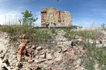 panorama severního křídla ( © Pavel Zany Komárek 13.5. 2007)
