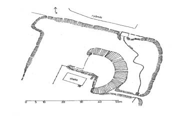 půdorys tvrziště, stav r. 1994 ( © J. Úlovec: Ohrožené hrady, zámky a tvrze Čech, 1. díl [A-M], Libri, Praha 2003)