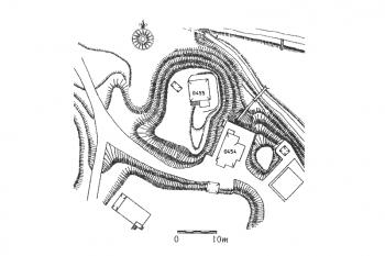 Plán tvrziště (© J. Úlovec podle S. Kaliny a P. Höschla (in kol.: Encyklopedie českých tvrzí, II. díl [K-R], ARGO, Praha 2000))