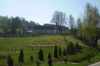 Celkový pohled na torzo tvrziště (© David Koral, 03/2010)