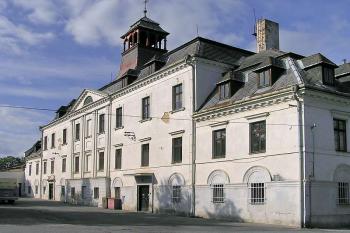 Jižní průčelí ( © Luděk Pitter 11/2004)