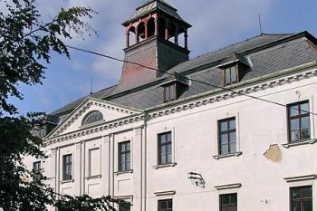 Jižní průčelí ( © Luděk Pitter 11/2004)
