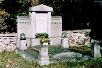 Brádlo - lesní hřbitov. (© Štěpán Kučera 07/2006)