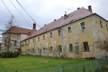 Bělá pod Bezdězem-klášter obutých augustiniánů s kostelem sv. Václava (© Vlastislav Mareček, 12/2015)