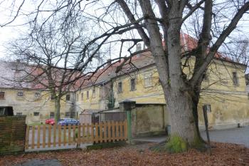 Bělá pod Bezdězem-klášter obutých augustiniánů s kostelem sv. Václava (© Vlastislav Mareček, 12/2015)