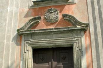 Hlavní vchod do kostela ( © Aleš Marek 07/2006)