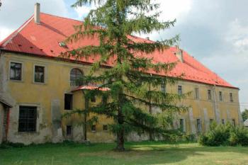 Obytné křídlo ( © Aleš Marek 07/2006)