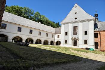 2024 (© marek@podlipny.cz 12/2025)