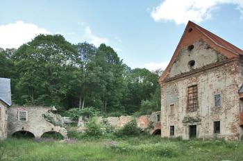 Severní zřicená část ( © Luděk Pitter 06/2006)