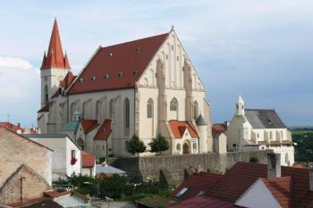 kostel sv. Mikuláše s kostelíkem sv. Václava z Hradní ulice ( © Jan P. Štěpánek 07/2009)