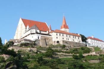 pohled na kostel sv. Mikuláše od řeky Dyje ( © Jan P. Štěpánek 07/2009)