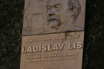 pamětní deska na Ladislava Lise (© Václav Čermák, 04/2004)