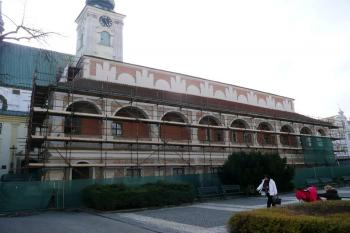 hlavní průčelí staré radnice s arkádovým ochozem v tuto dobu procházelo rekonstrukcí ( © Jan P. Štěpánek 11/2009)