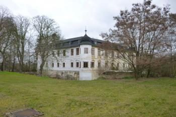 Zámek Třebešice (© Vlastislav Mareček, 03/2016)