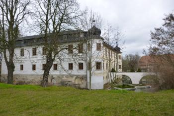 Zámek Třebešice (© Vlastislav Mareček, 03/2016)